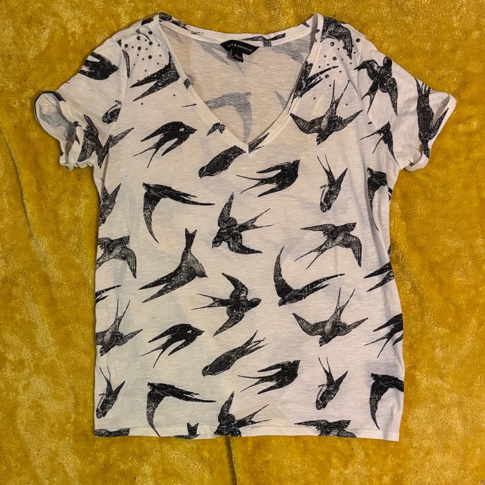 Rock & Republic Black Bird Print Short Sleeve Tee